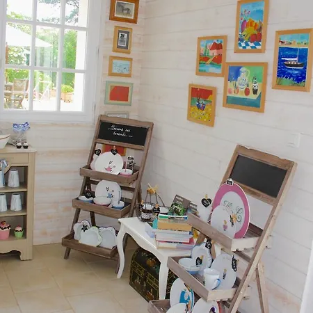 לינה וארוחת בוקר La Longere Deauville